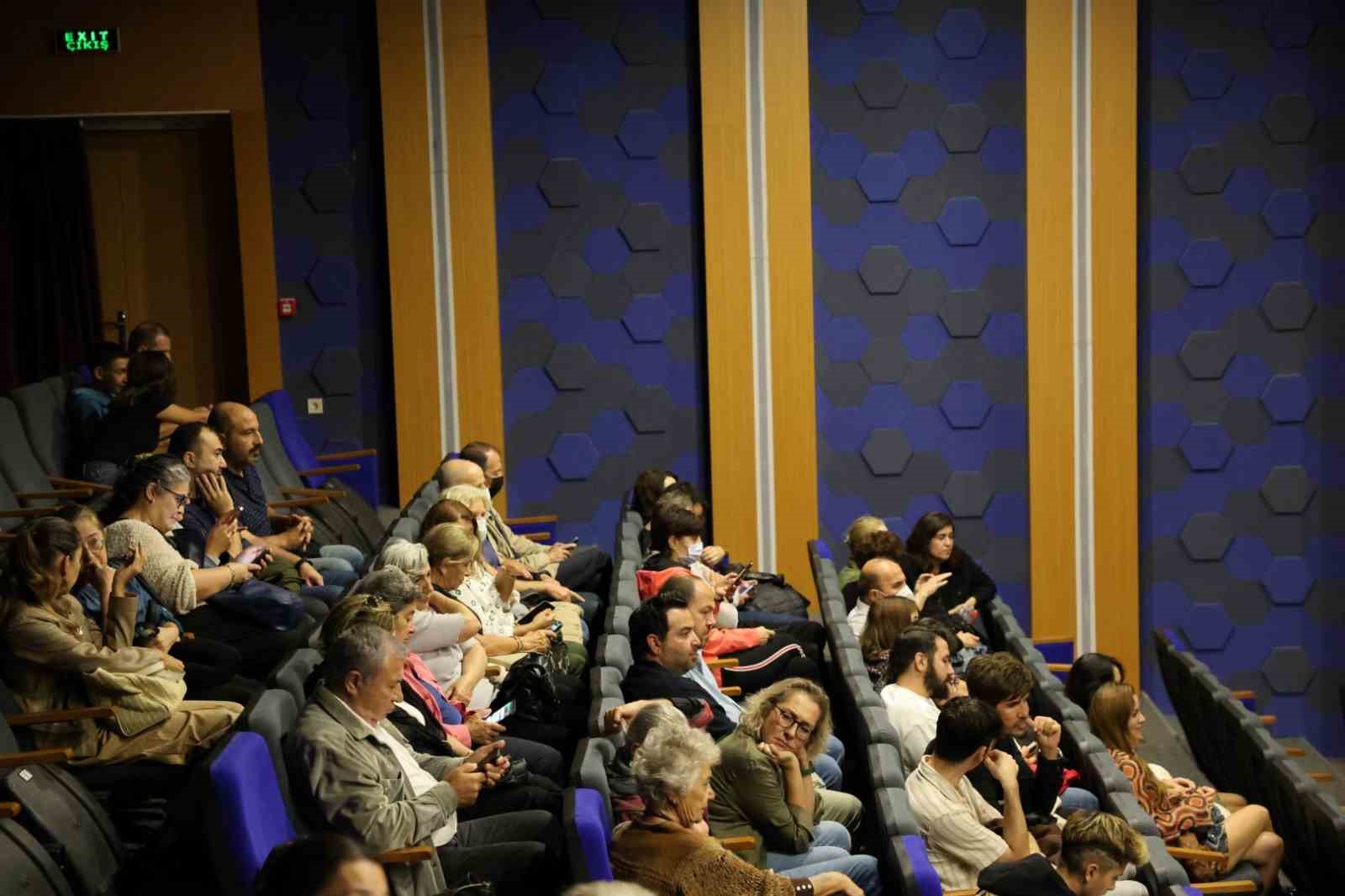 Bodrum Belediyesi Şehir Tiyatrosu yeni oyunuyla beğeni topladı