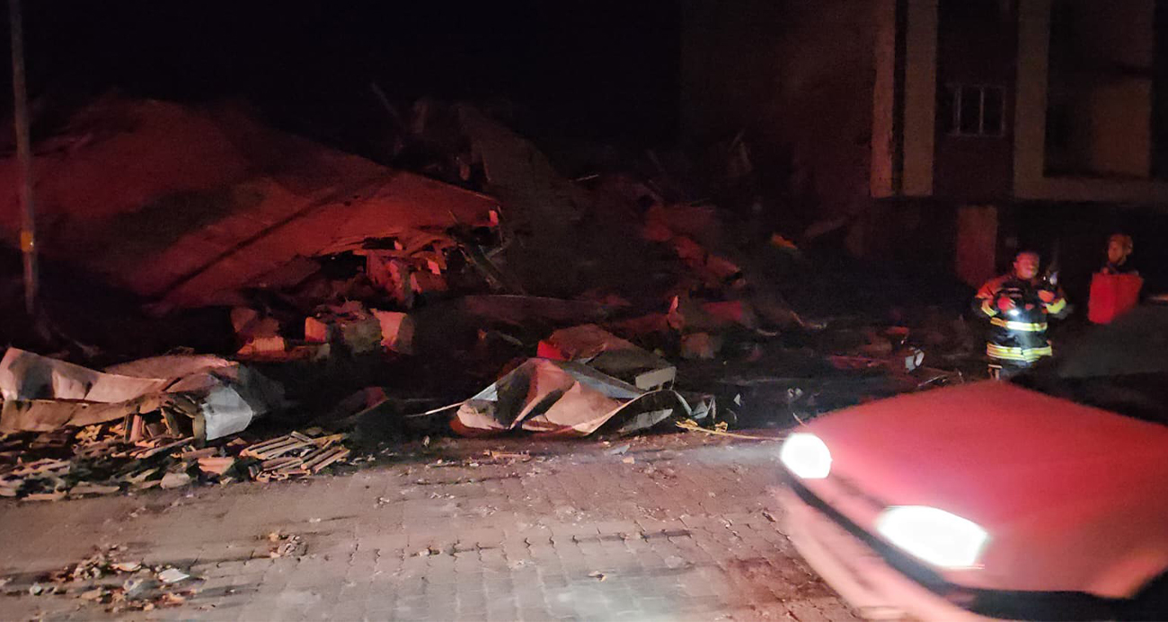 Balıkesir’de bir bina yıkıldı!