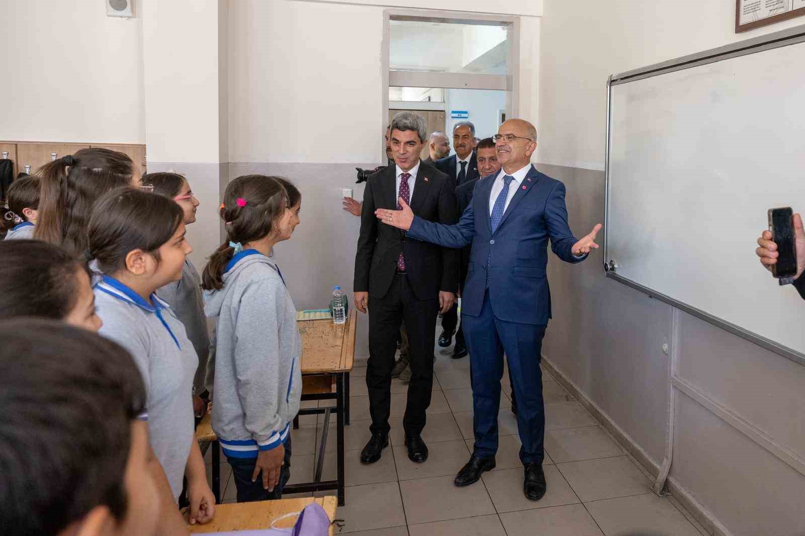 Başkan Er öğrencileri 11. Malatya Anadolu Kitap ve Kültür Fuarı’na davet etti