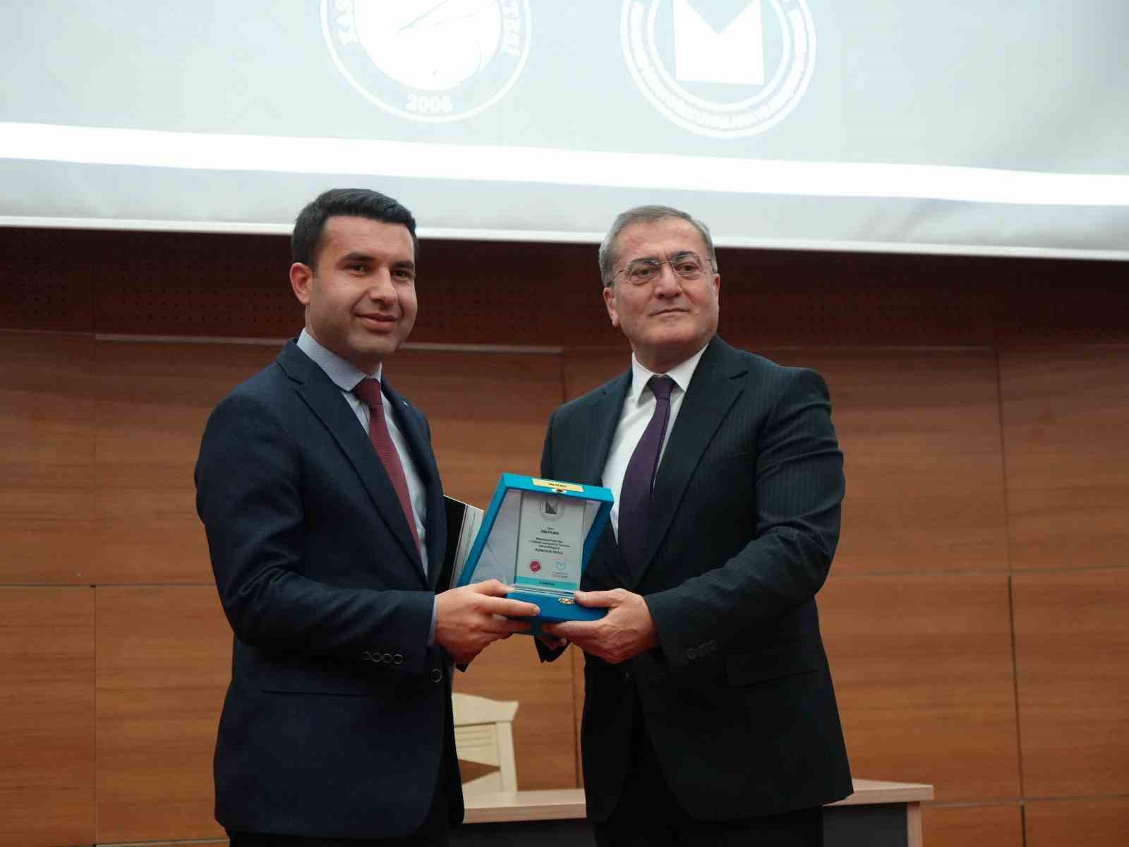 151 tez yazısının yarıştığı 