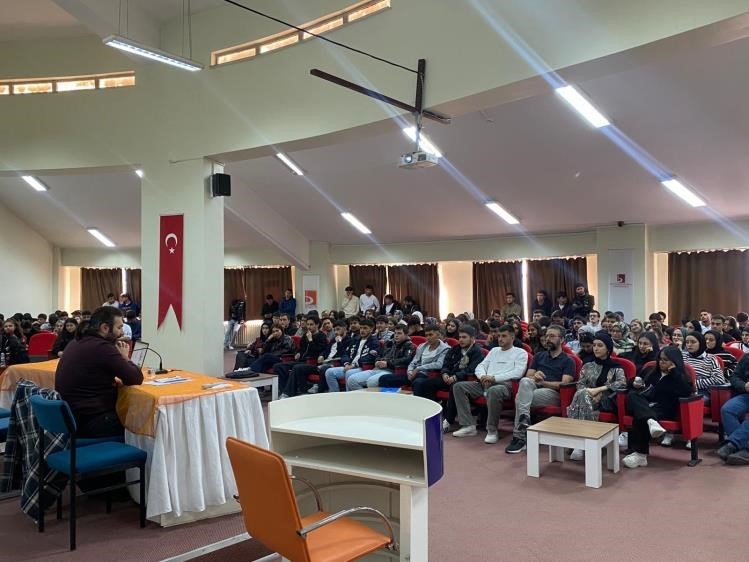 Bilecik’te Osmaneli MYO öğrencilerine teknoloji bağımlılığı eğitimi verildi