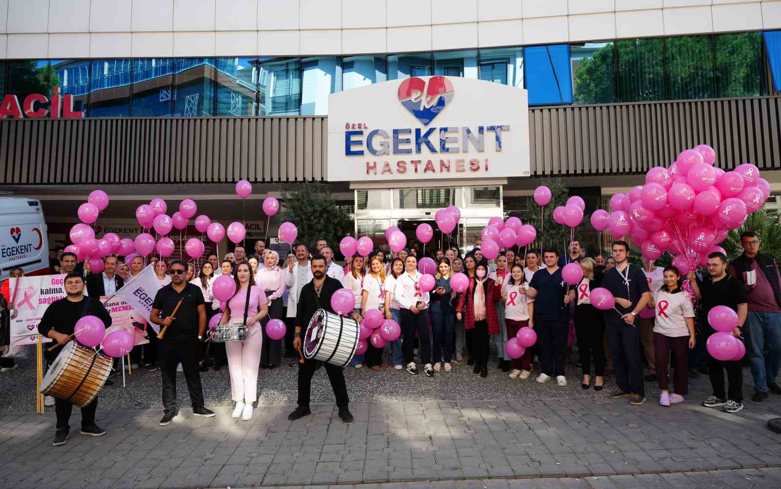 Denizli Egekent Hastanesi pembe yürüyüşle meme kanserine dikkat çekti