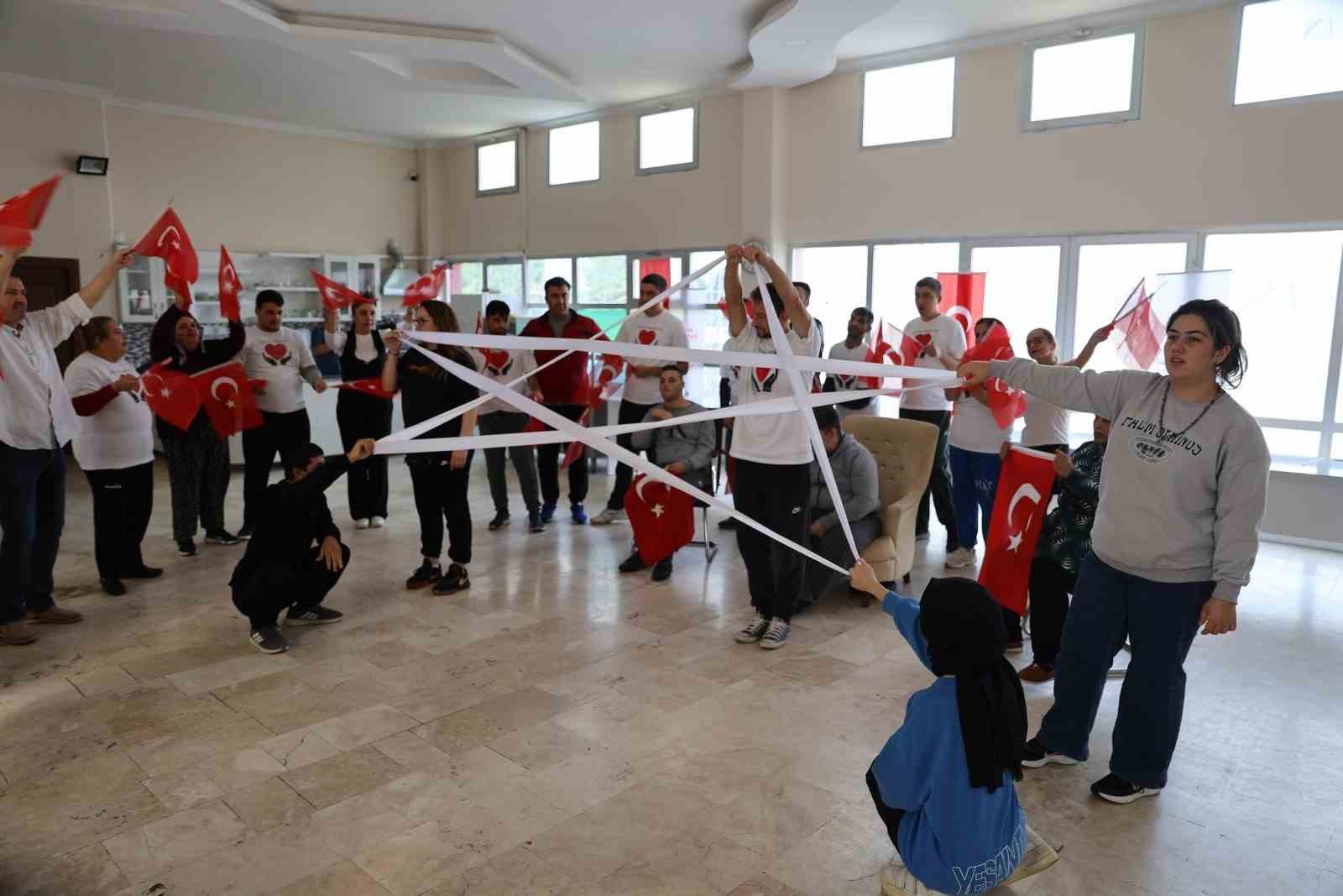 Özel çocuklar cumhuriyet coşkusunu doyasıya yaşadı