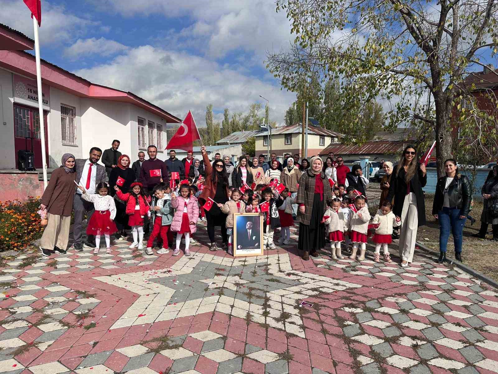 Eleşkirt’te Anaokulu Öğrencileri 29 Ekim’i coşkuyla kutlandı