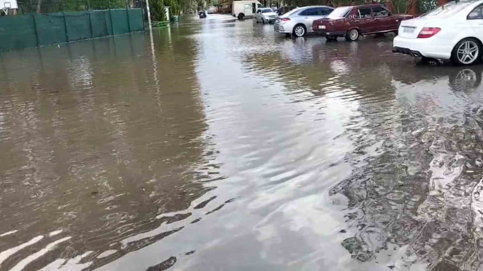 Sokaklar göle döndü, Köyceğiz Gölü yağmurdan nasibini aldı