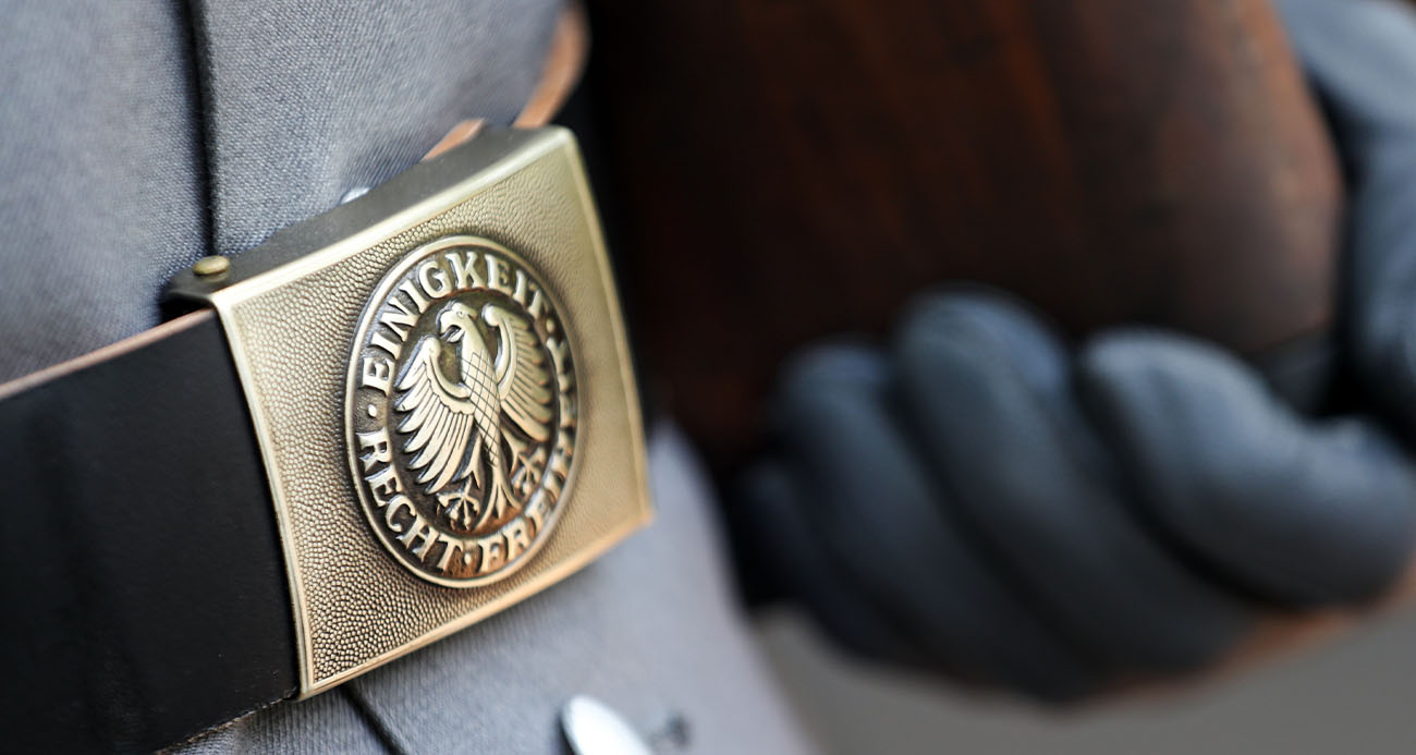 Almanya Savunma Bakanlığı, sivillere kiraladığı 200 tesisi geri alıyor