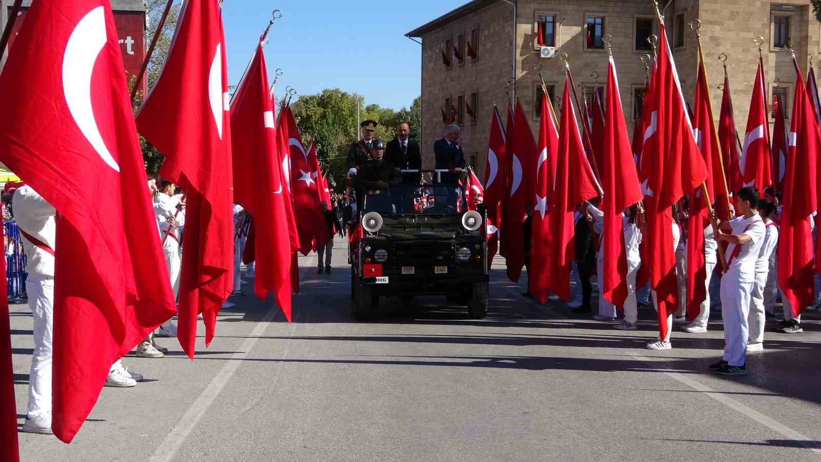 Isparta’da Cumhuriyet Bayramı’nın 102’inci yıl dönümü coşkuyla kutlandı