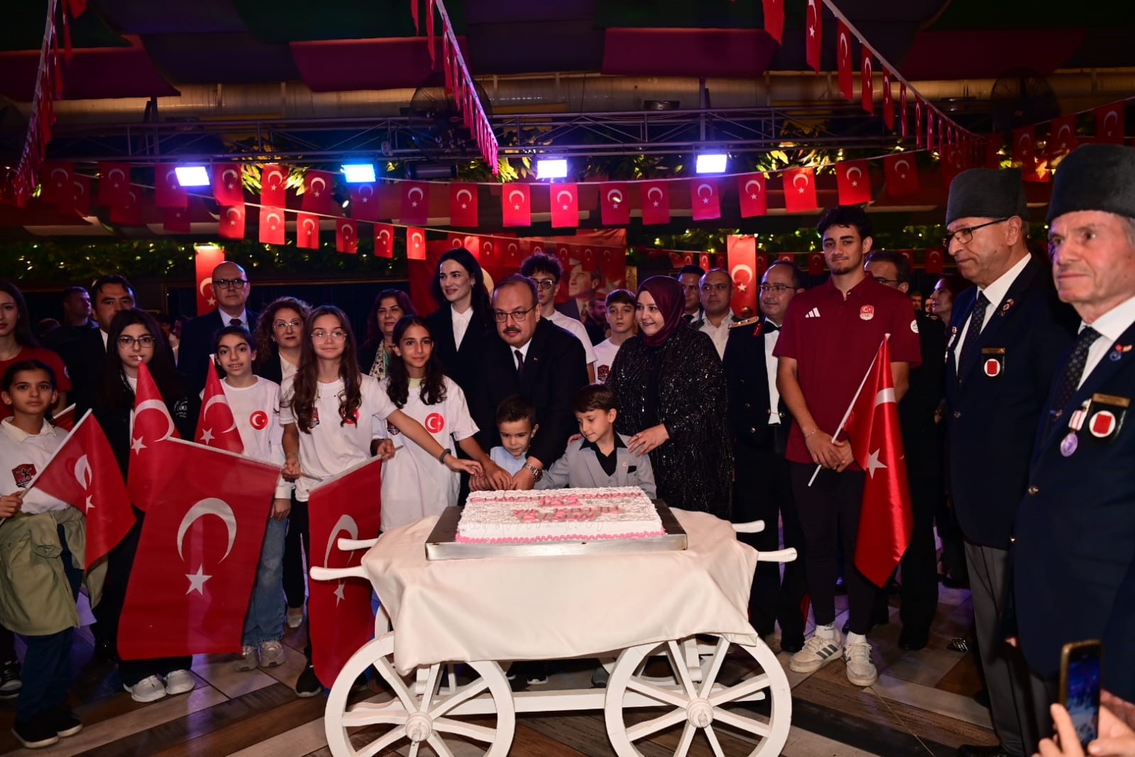 Aydın’da Cumhuriyet coşkusu resepsiyonla taçlandı