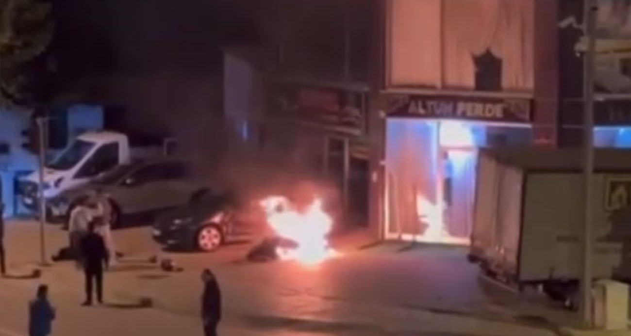 Kaza yapıp yanan motosikletin sürücüsünü alevlerden çekip aldı, ’Kahramanlık değil, insanlık görevi