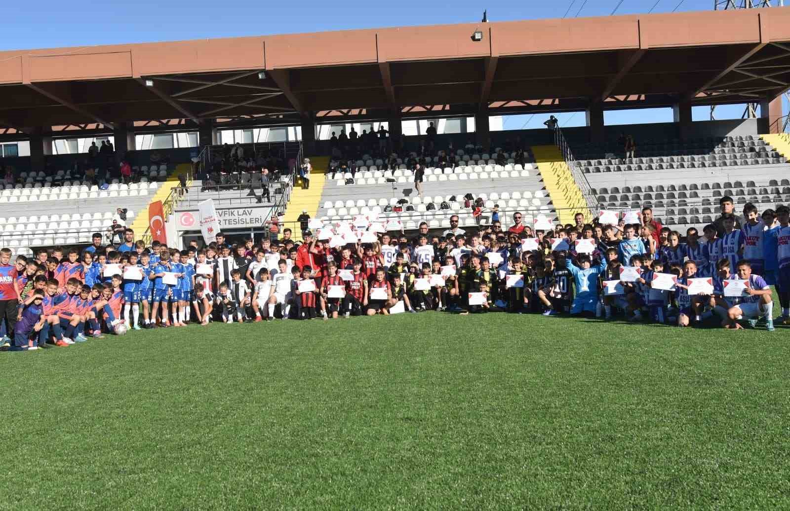 Cumhuriyet coşkusu sahaya taşındı