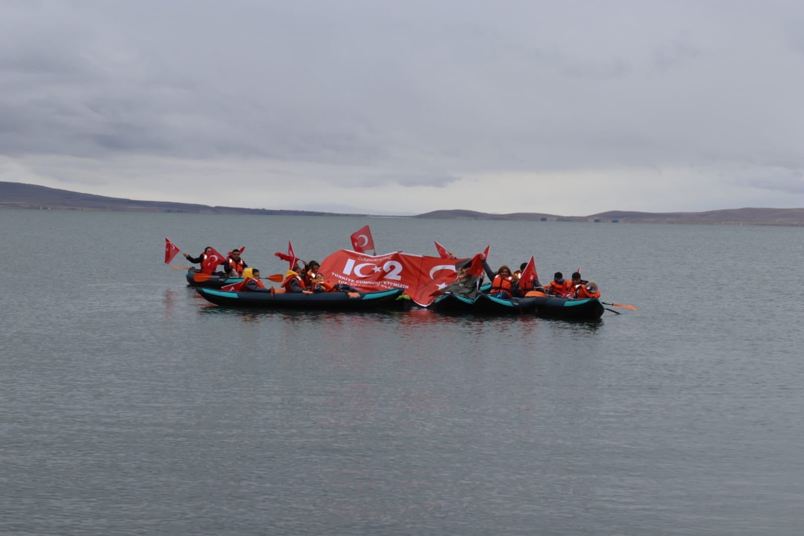 Çıldır’da Cumhuriyet kano gösterisiyle kutlandı