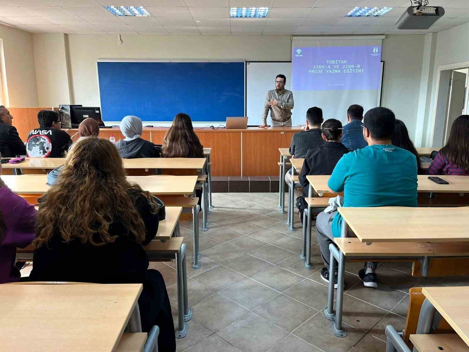 SUBÜ’de TÜBİTAK proje yazım eğitimi verildi