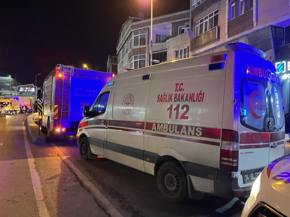 Esenler’de 5 katlı binada yangın: 15 kişi dumandan etkilendi