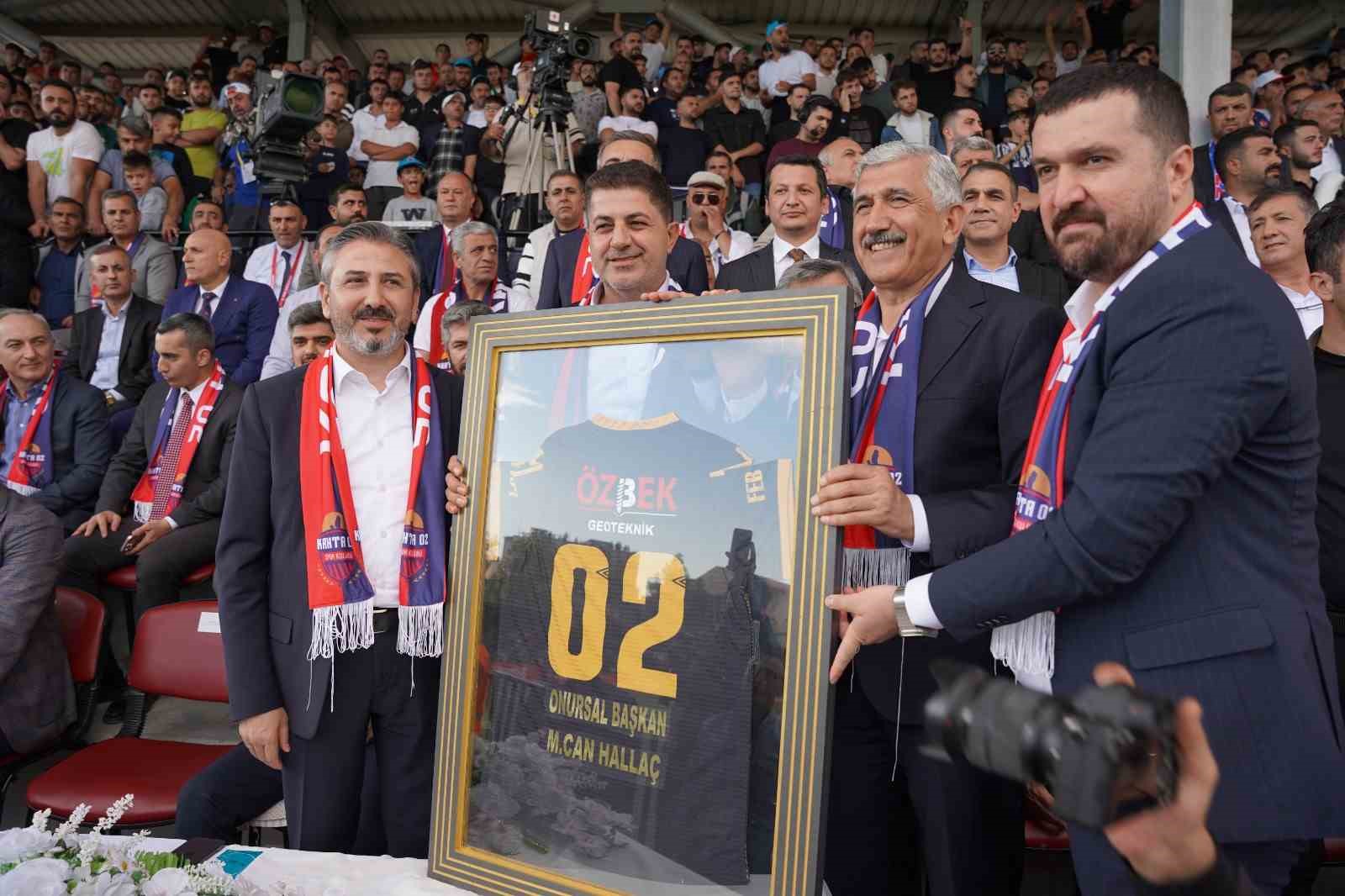 Kahta 02 Spor Kulübü’nden Başkan Hallaç’a 