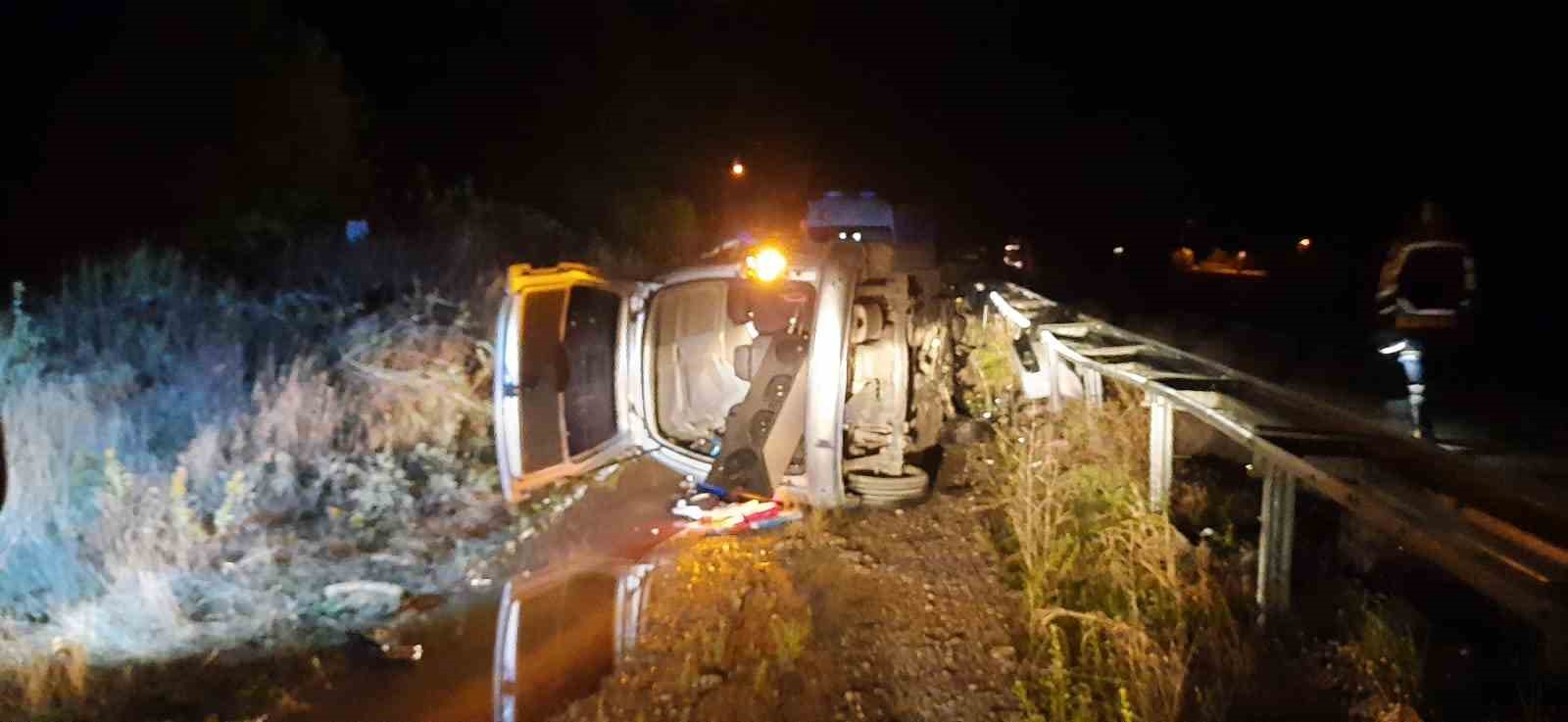 Burdur’da hafif ticari araç devrildi: 1 ölü