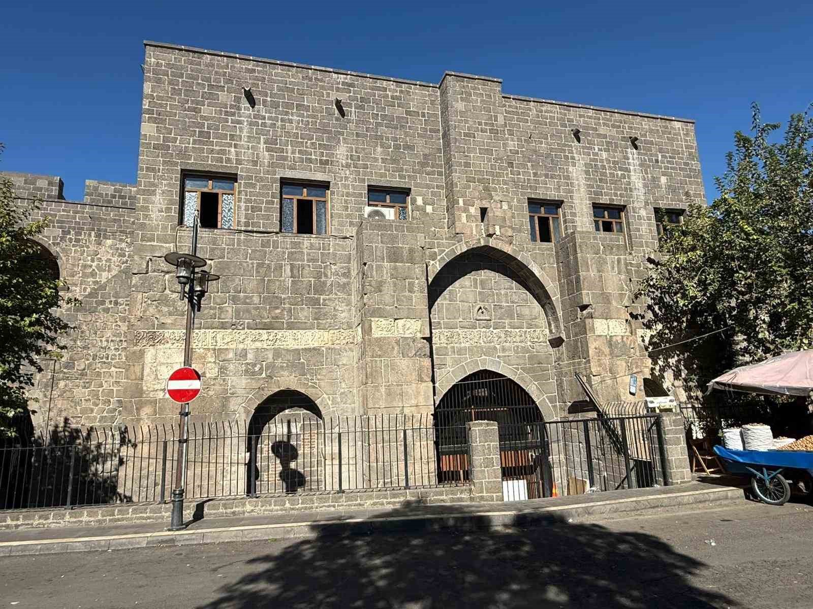 Bin yıllık camide cemaat abdest alamıyor