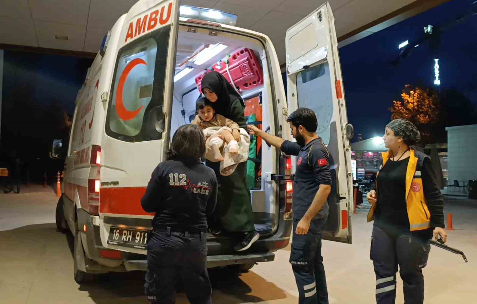 Üzerine çaydanlık devrilen çocuk yaralandı