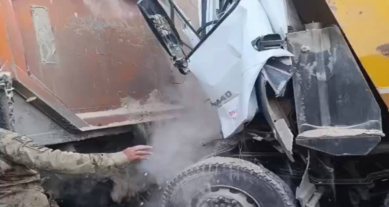 Mardin’de freni patlayan kamyon, hafriyat kamyonuna çarptı: 1 ölü