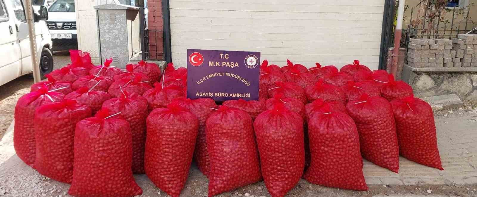 Mustafakemalpaşa’da hırsızlar 46 çuval ceviz ile yakalandı