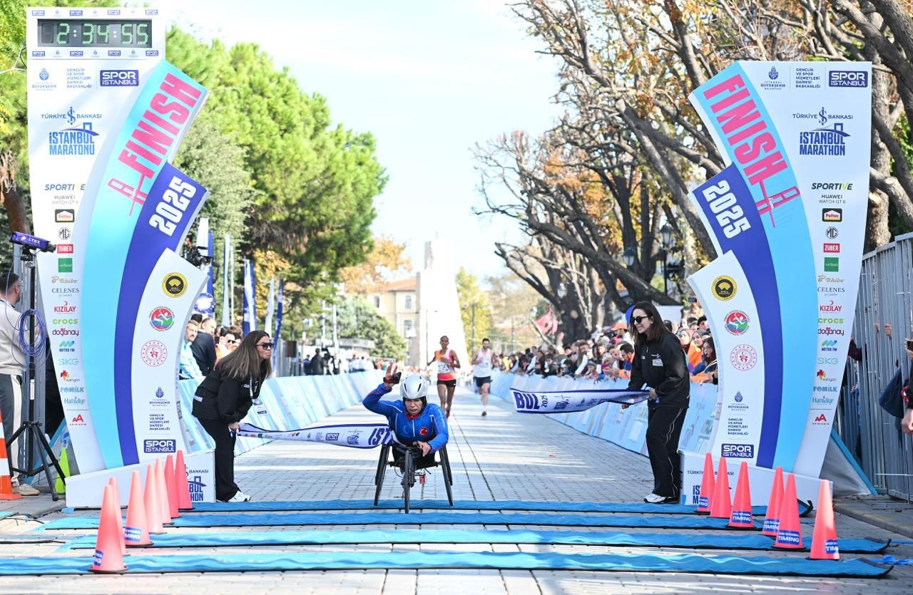 Bağcılar Belediyesi sporcuları İstanbul Maratonu’nda şampiyon oldu