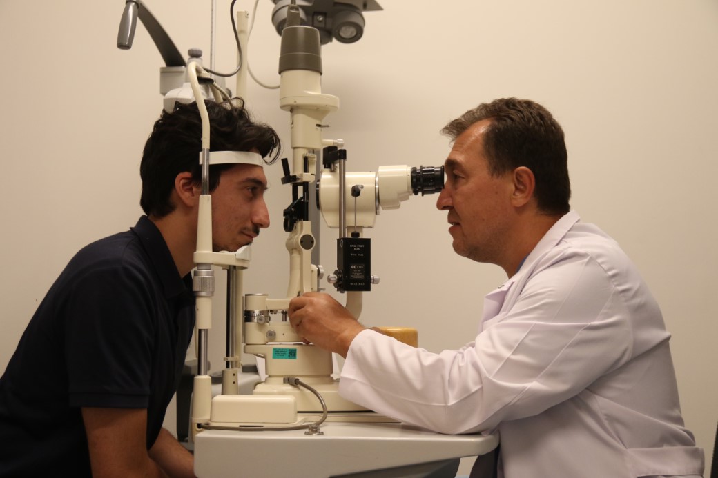 Uzmanından uyarı: 2050 yılında dünyanın yarısı gözlük kullanabilir