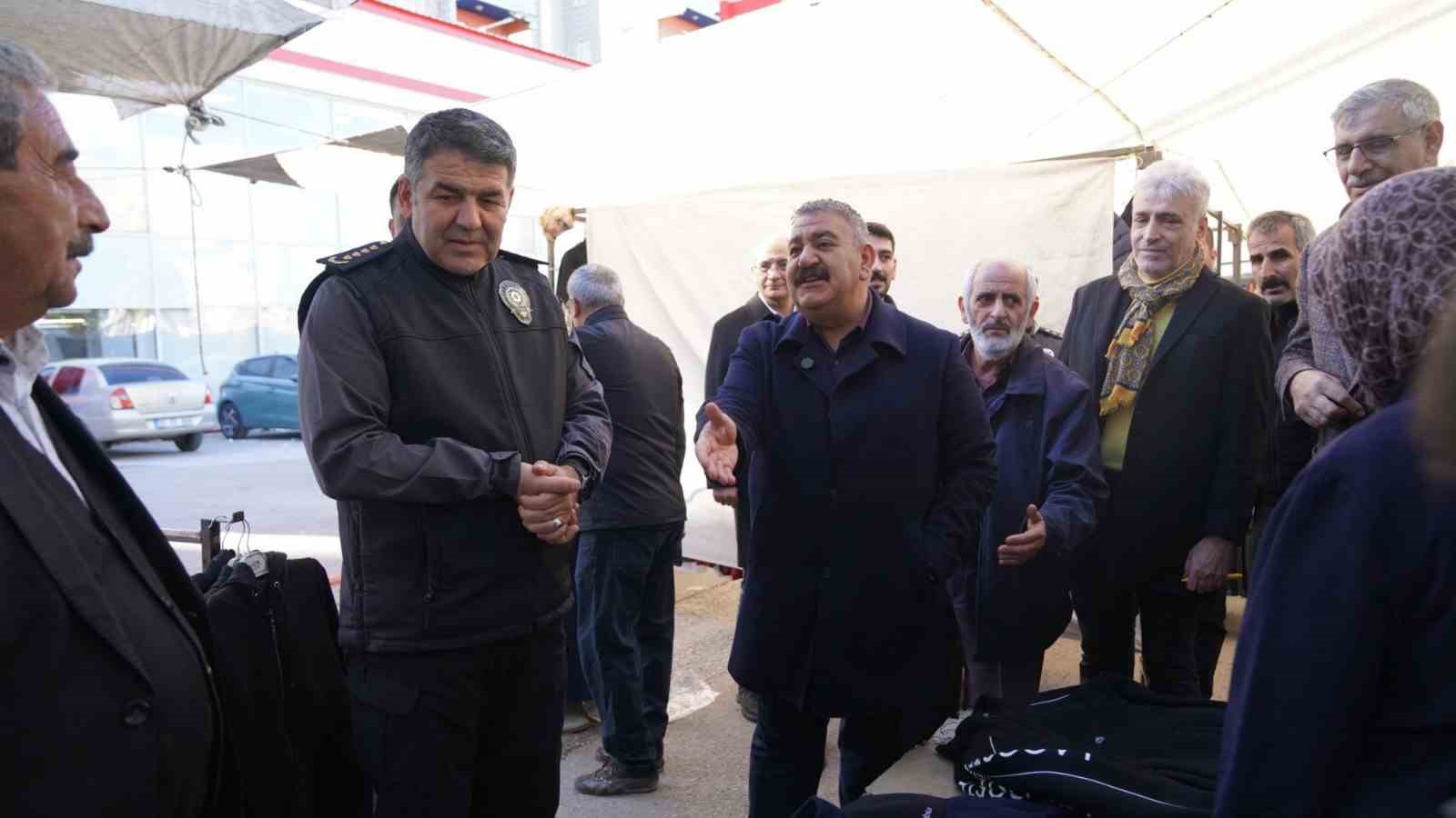 Başkan Sunar ve İl Emniyet Müdürü Karaburun’dan pazar denetimi