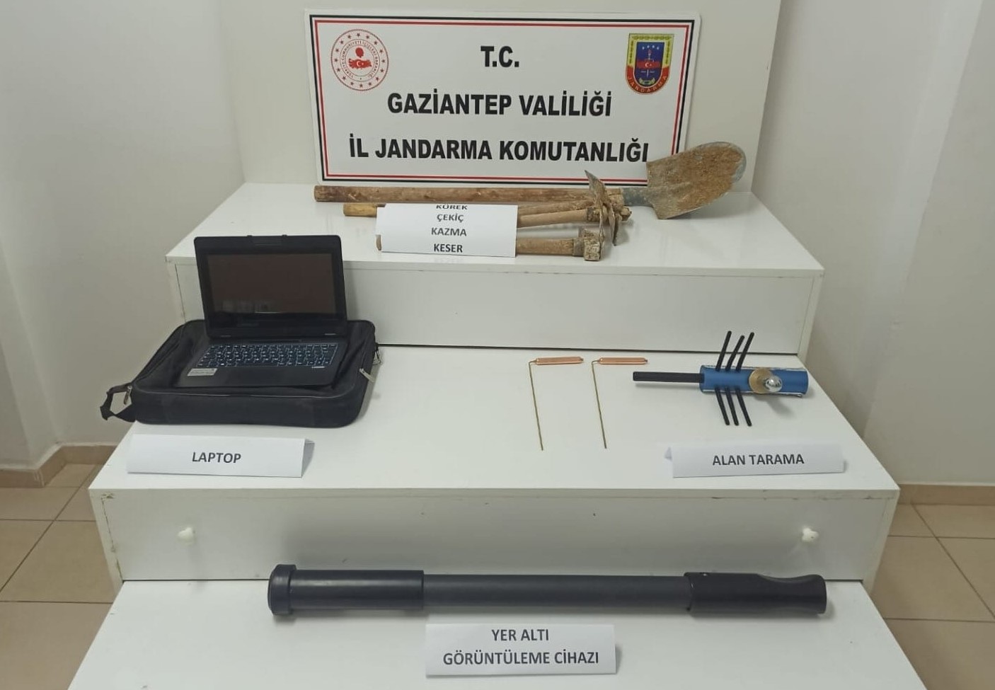 Gaziantep’te define bulmak amacıyla kaçak kazı yapan 9 şahıs suçüstü yakalandı