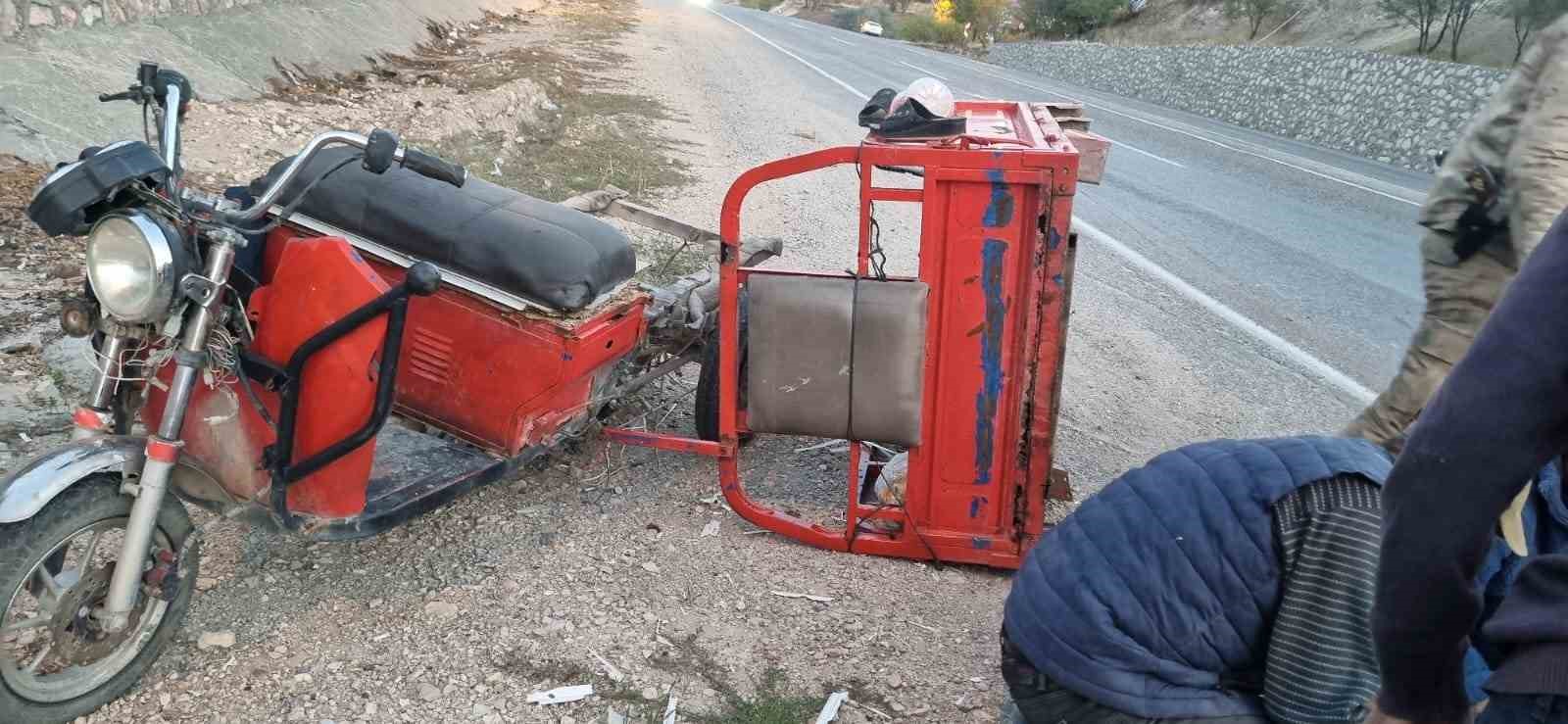 Sepetli motosiklet devrildi: 1 yaralı