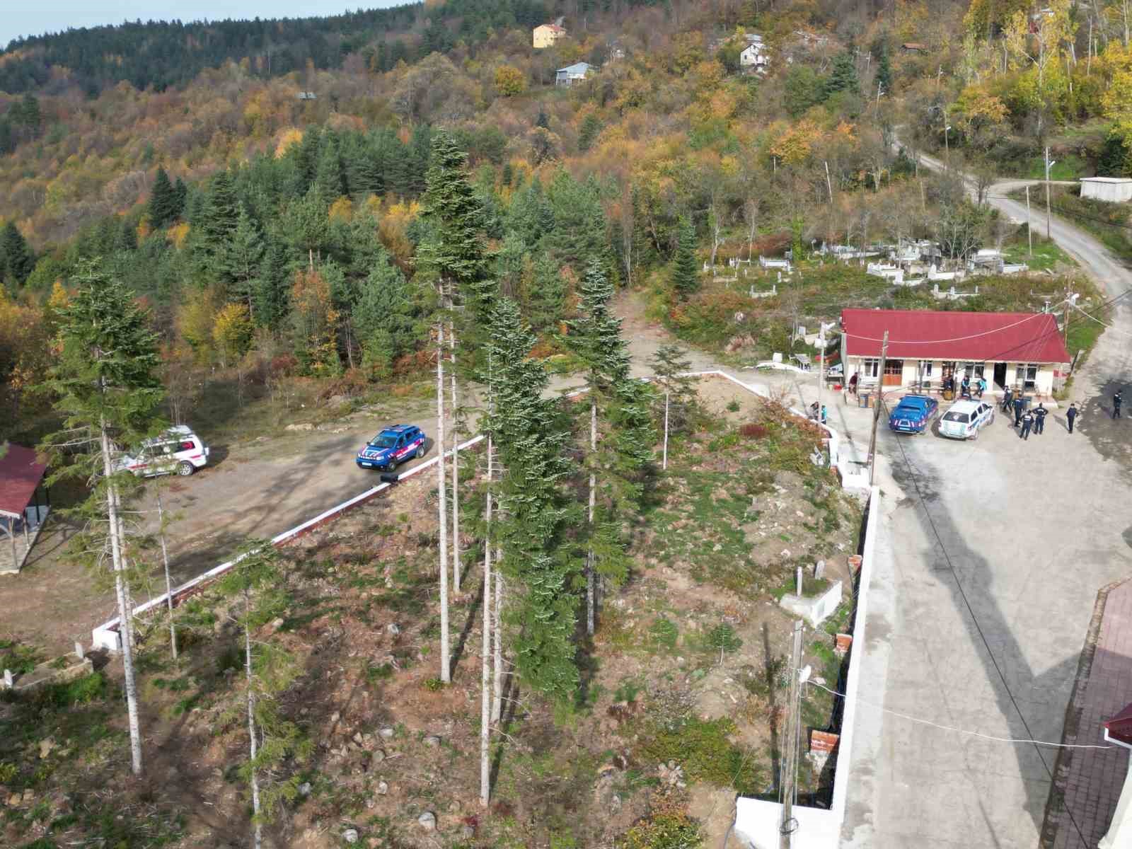 Oğluyla birlikte kaybolan kadının telefon sinyalinin alındığı bölgede arama çalışmaları sürüyor