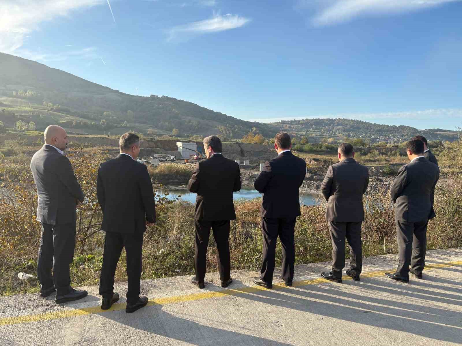 Bafra’da OSB’leri birbirine bağlayacak dev köprü hızla yükseliyor