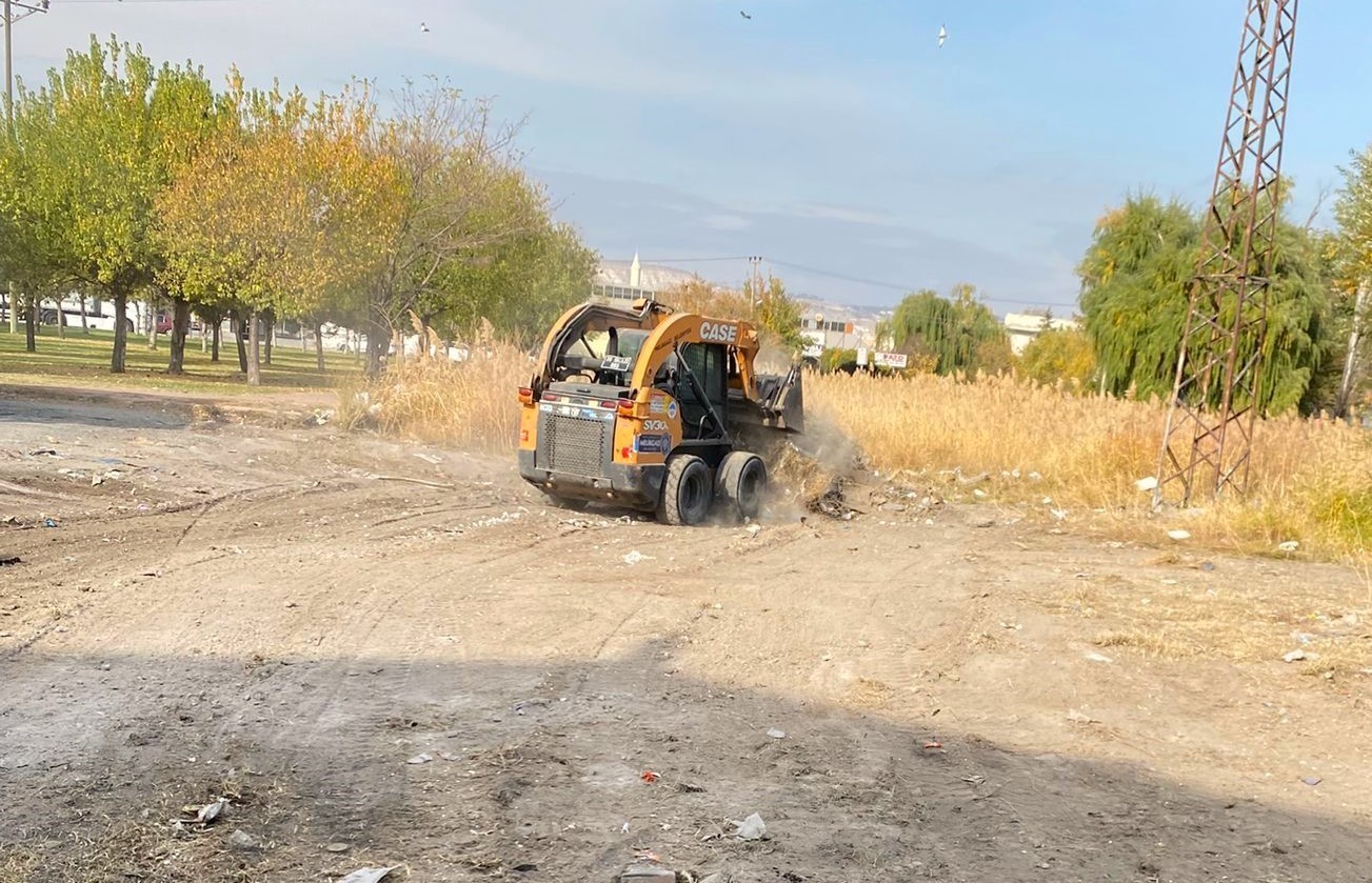 Melikgazi’nin temizlik ordusu mahalleleri pırıl pırıl yapıyor