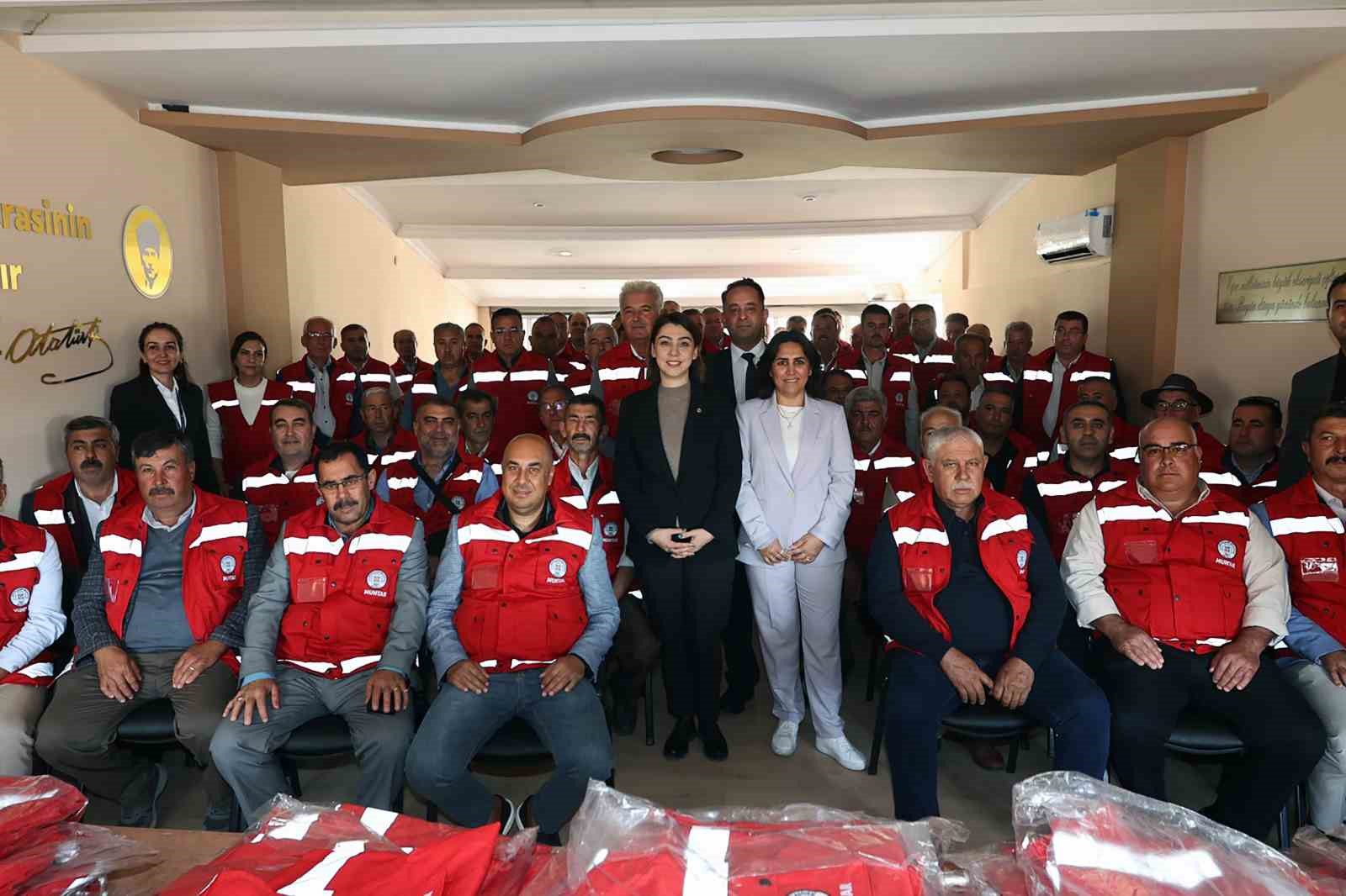 Muğla Büyükşehir’den 574 muhtara özel yelek