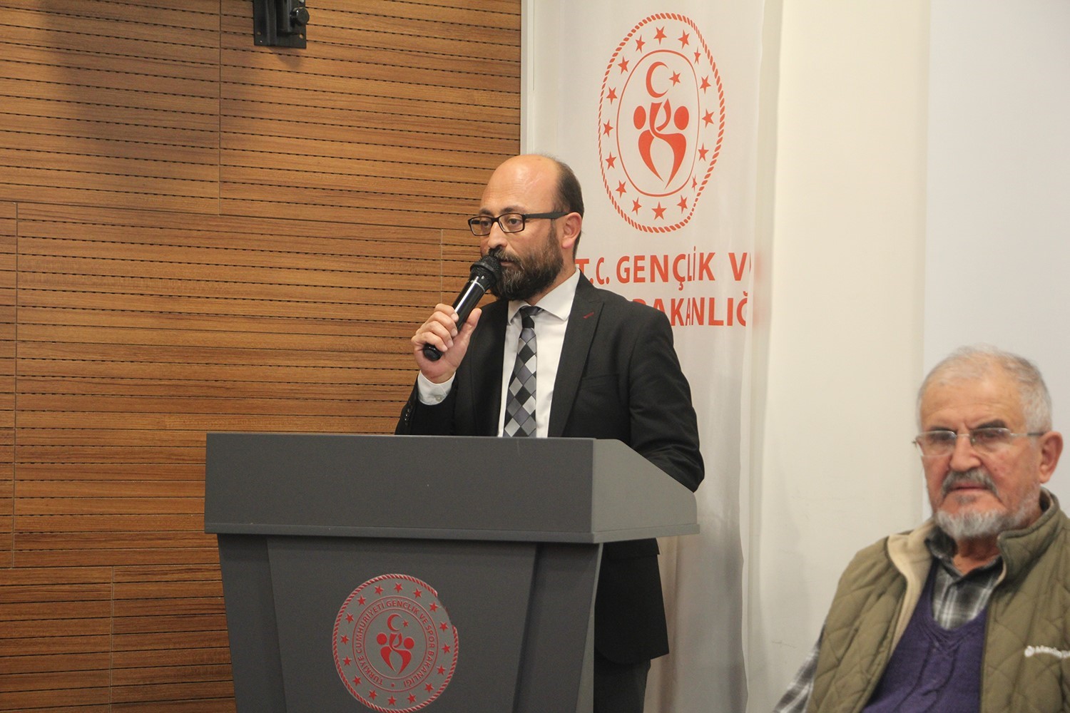 Kula’da ’Helal kazanç ve dürüst kazanç söyleşisi’ gerçekleştirildi