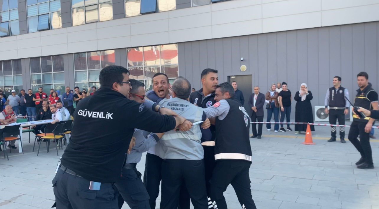 Osmaniye Eğitim ve Araştırma Hastanesi’nde afet tatbikatı gerçekleştirildi