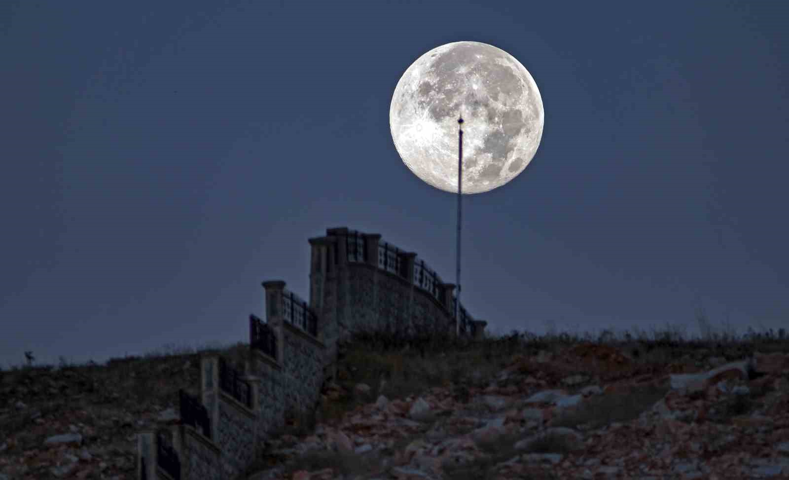 Ay, yılın en yakın anlarında Bitlis’e veda etti