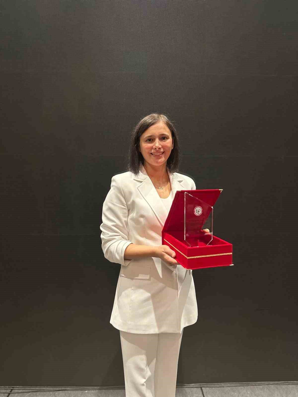 Eczacılık Fakültesi Öğretim Üyesi Doç. Dr. Çevik’e 