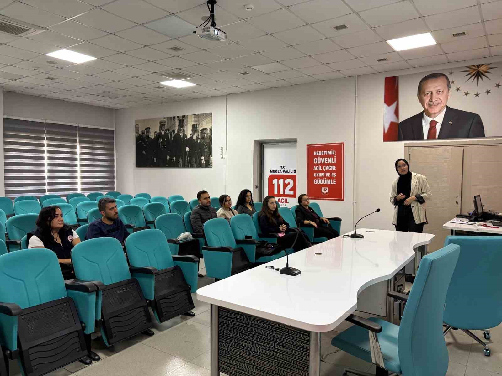 Muğla 112 Acil Çağrı Merkezi çalışanlarına doğru beslenme ve duruş teknikleri anlatıldı