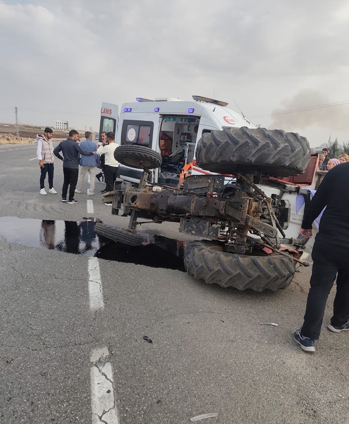 Diyarbakır’da otomobil ile traktör çarpıştı: 1 yaralı