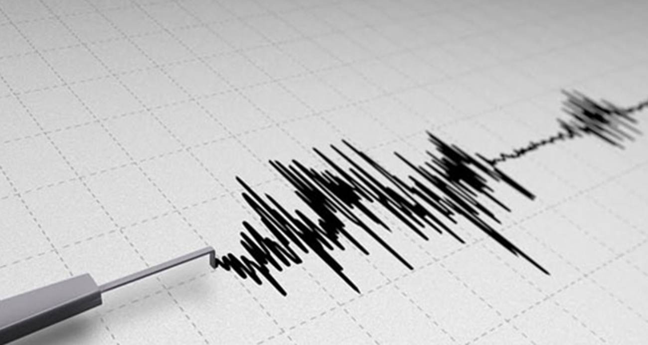 Sındırgı’da deprem paniği