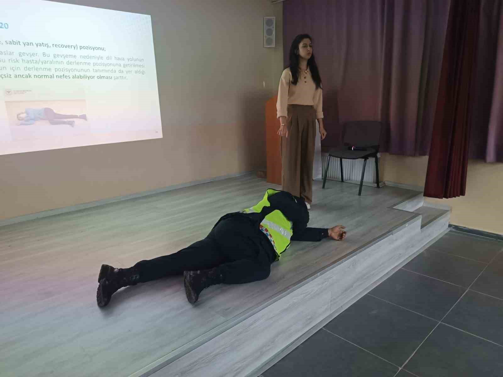 Mudurnu’da servis şoförlerine ilk yardım eğitimi verildi