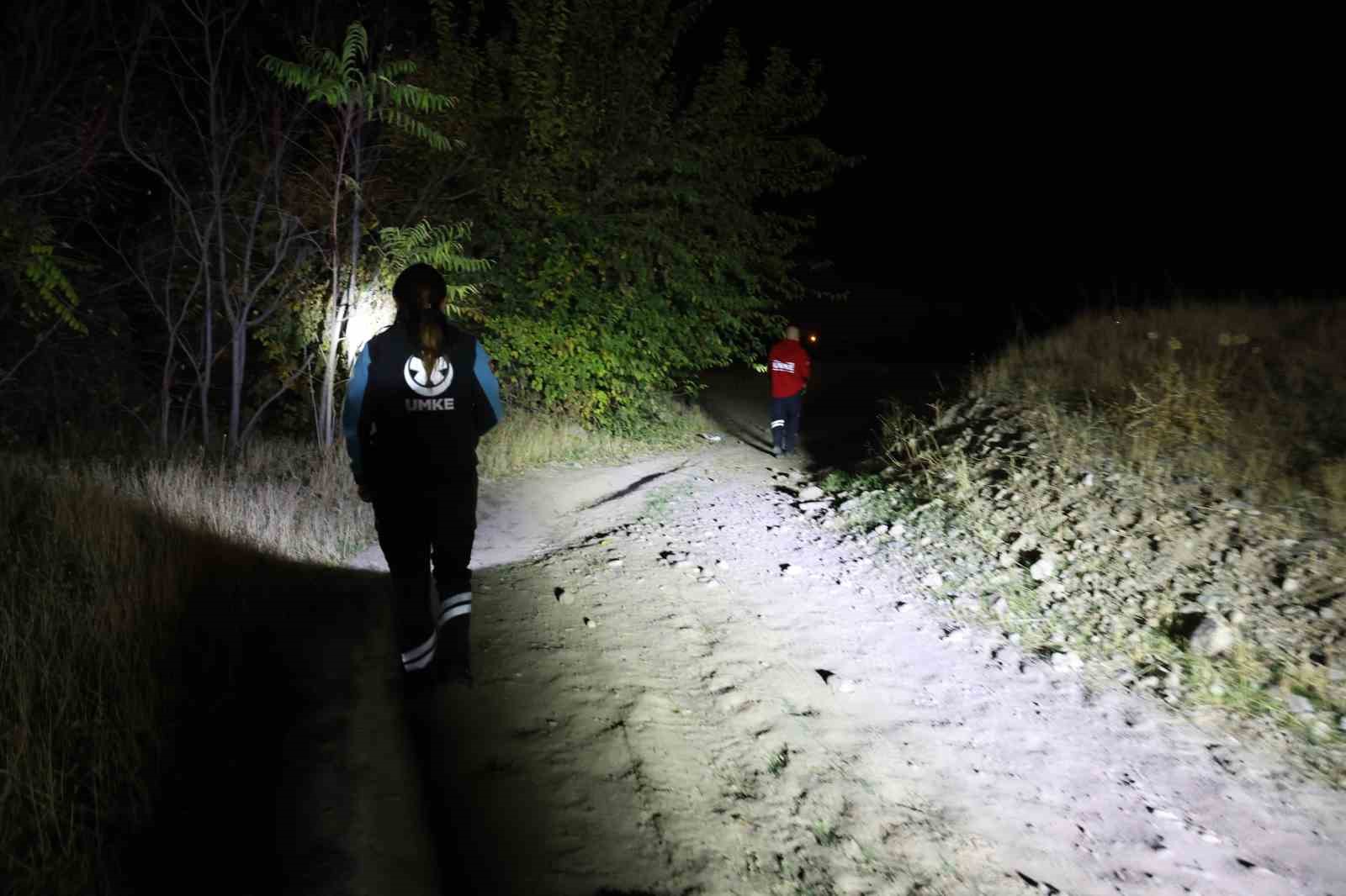 Elazığ’da kayıp otizmli çocuğu arama çalışmaları 72. saatte de gece boyunca sürüyor