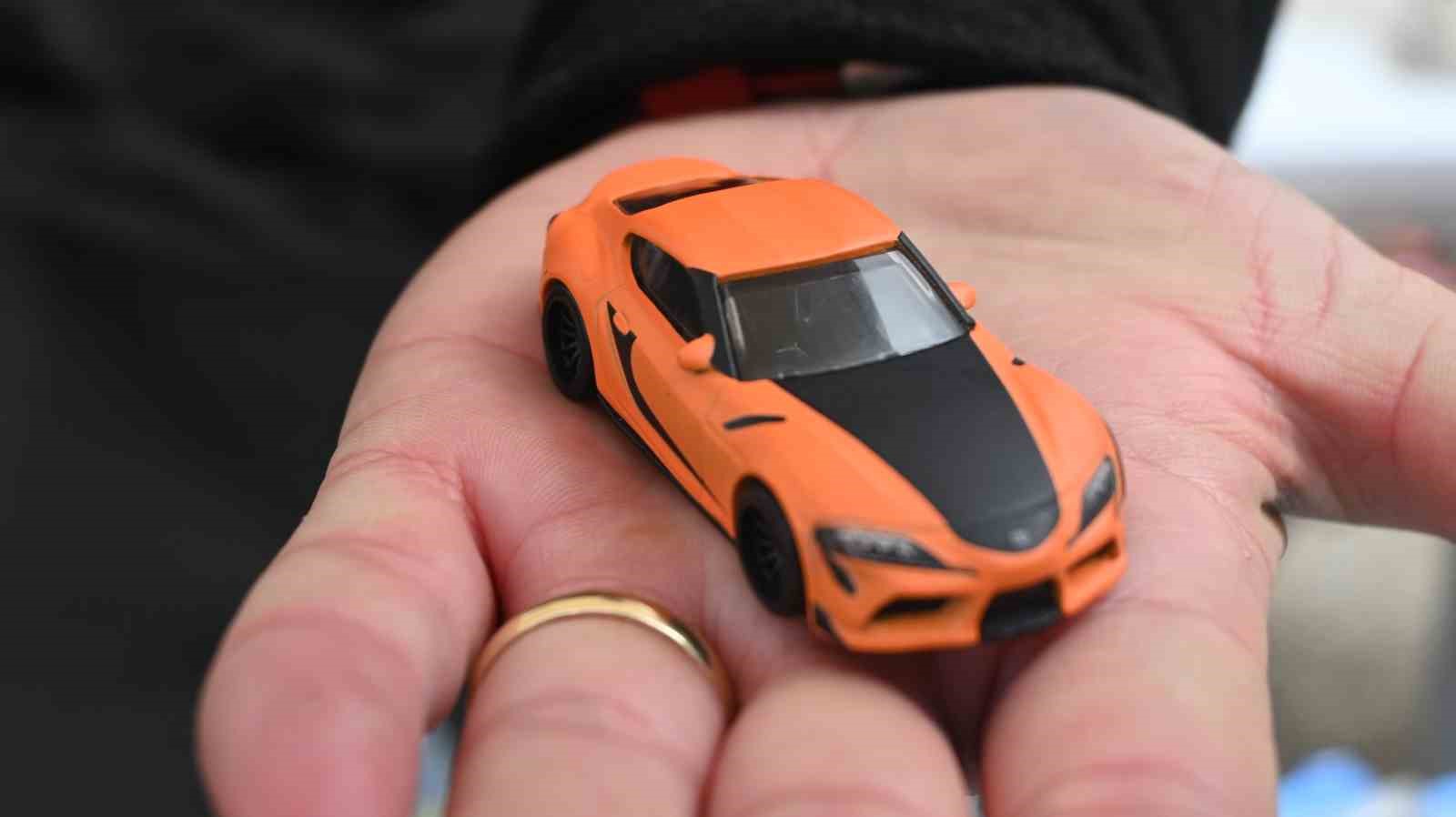 Her yaştan insan bu minyatür arabaların ’hastası’ oluyor