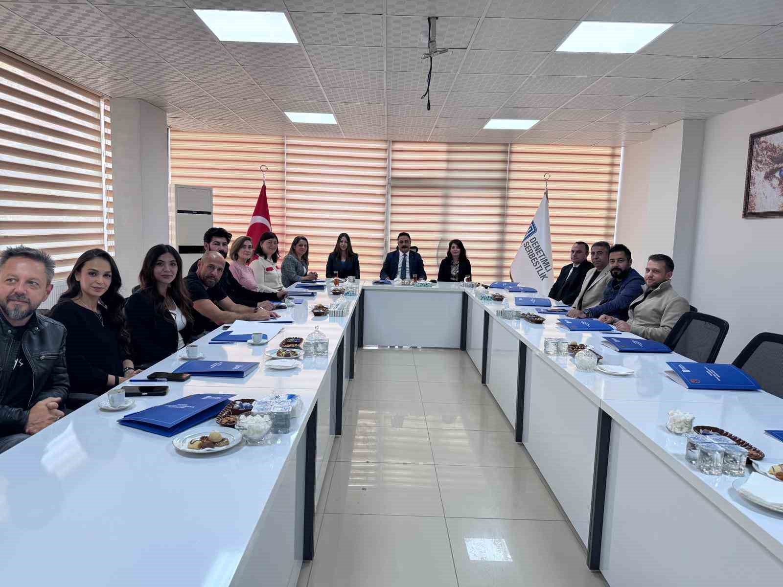 Mardin’de denetimli serbestlik yükümlüleri ünlü oyuncularla buluştu