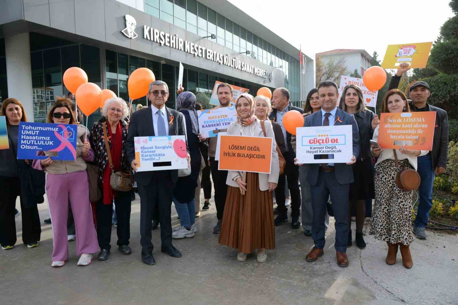 Lösemili çocuklar için gökyüzüne balon bırakıldı