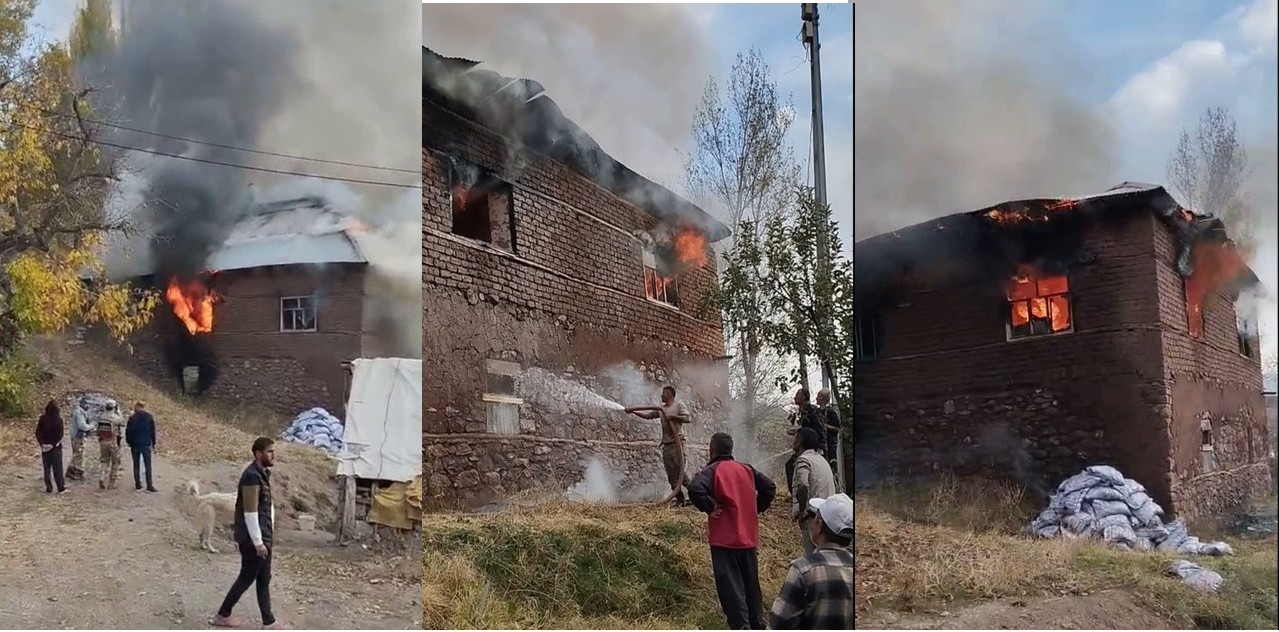 Hakkari’de 2 katlı toprak evde yangın