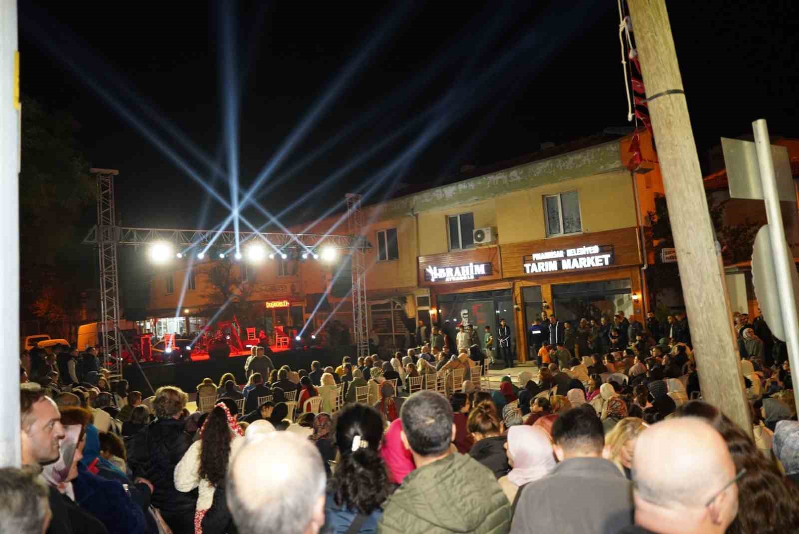 Pınarhisar’da hamsi festivali horonla coştu