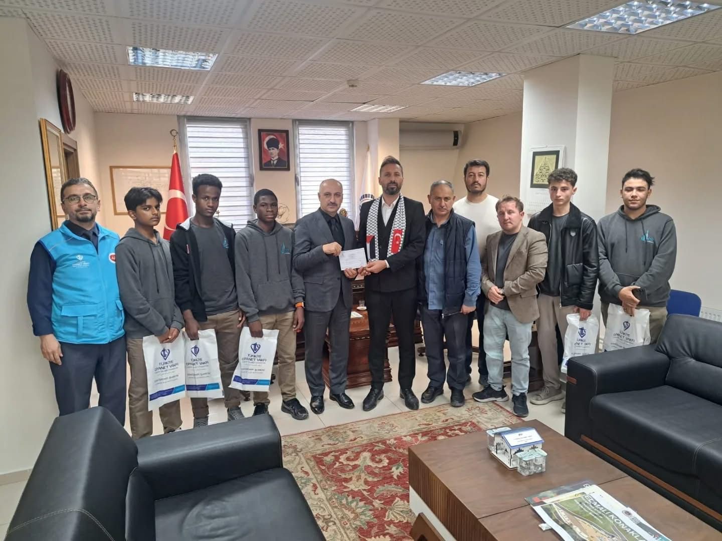 Uluslararası Cevat Ülger Anadolu İmam Hatip Lisesi’nden Filistin için hayır panayırı