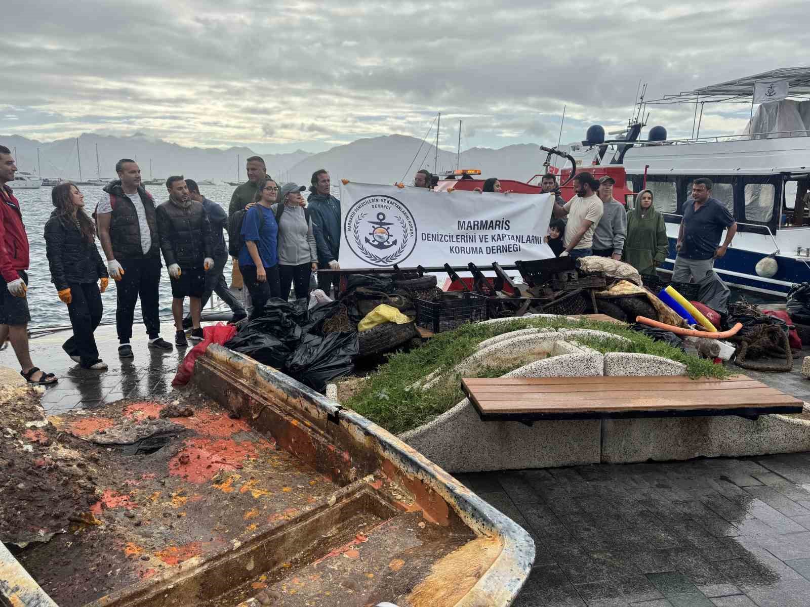 Marmaris’te sezon sonu deniz dibi temizliğinde çıkanlar şaşırttı