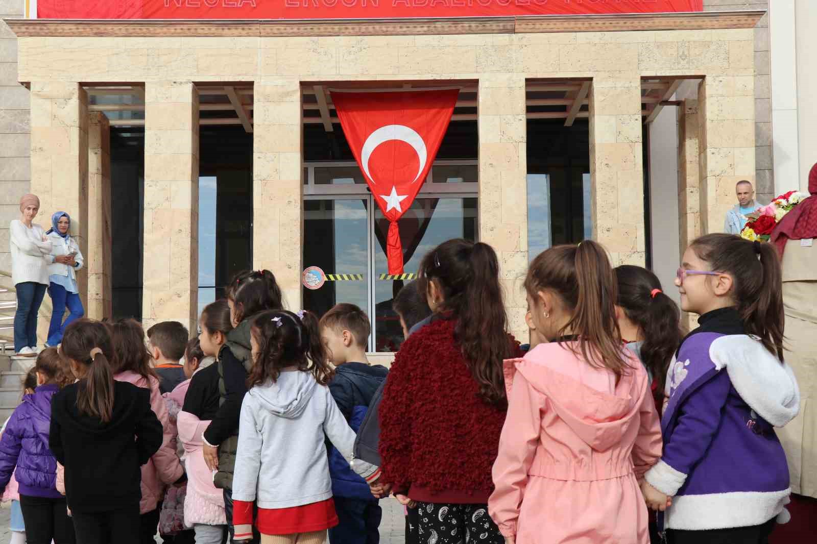 Anıtkabir ruhunu Denizli’de yaşayan öğrenciler Ata’sının huzuruna çıktı