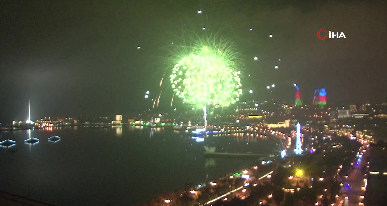 Azerbaycan’da 8 Kasım Zafer Günü havai fişek gösterileri ile kutlandı